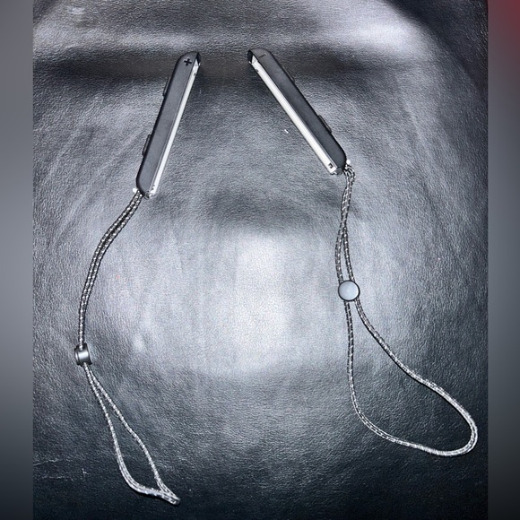 Nintendo Switch OLED with White Joy-Con - Picture 10 of 10